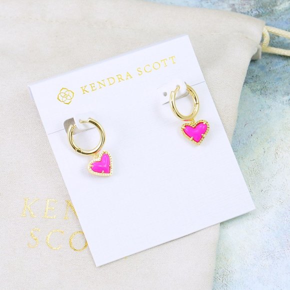 Kendra Scott Ari Heart Huggie Magenta Magnesite Earrings Gold Plated - Picture 2 of 7